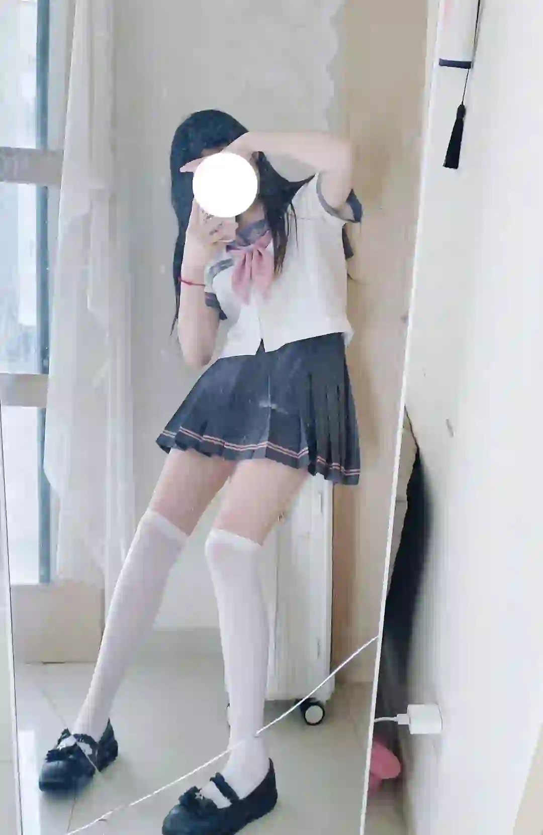- ̗̀ ♡  ̖́-