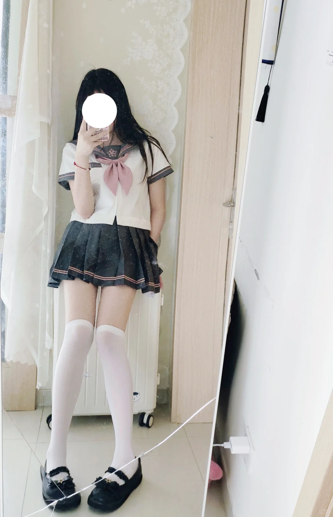 - ̗̀ ♡  ̖́-