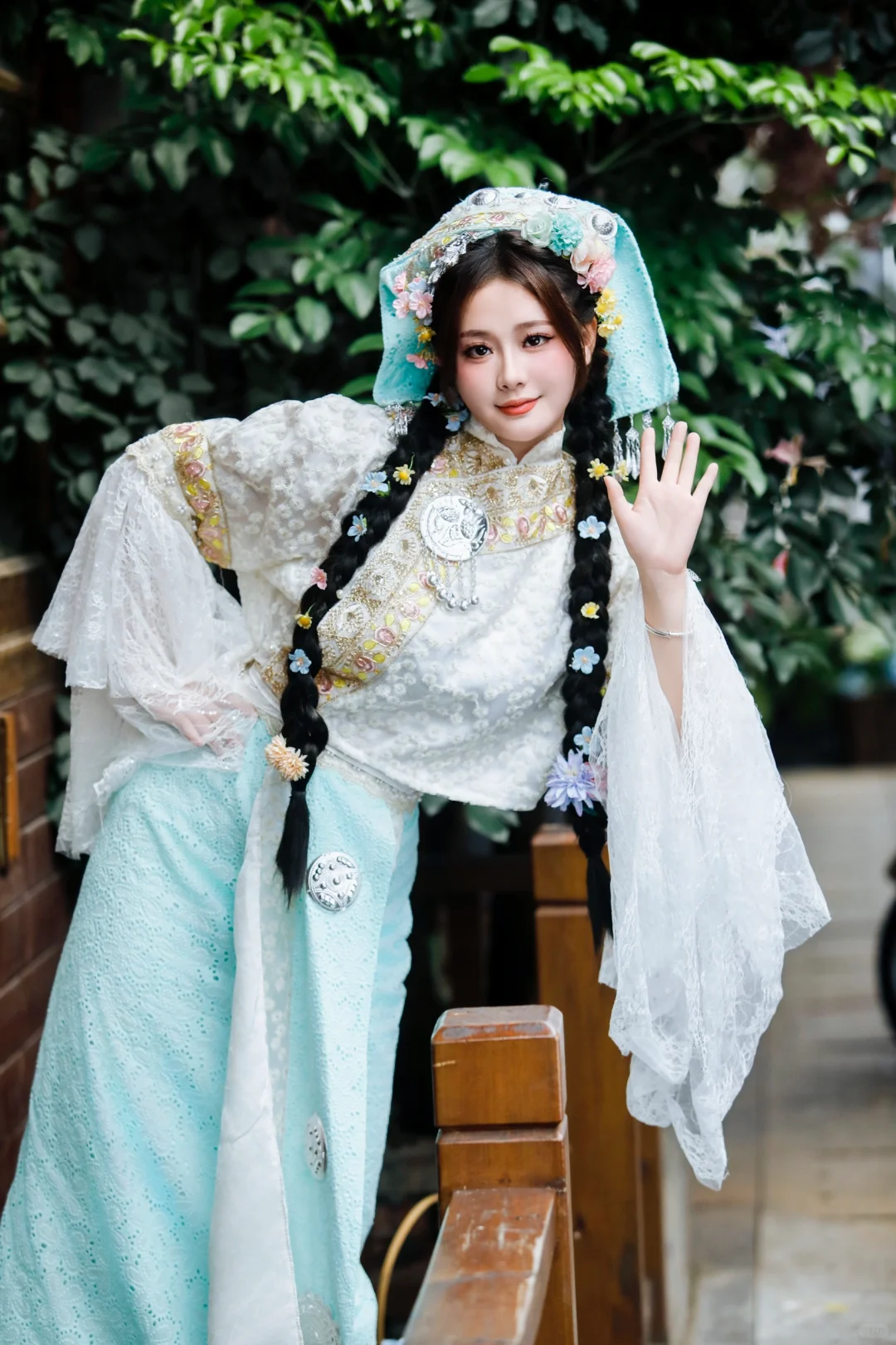 终于在裕后街拍上最近很火的壮族甜妹啦