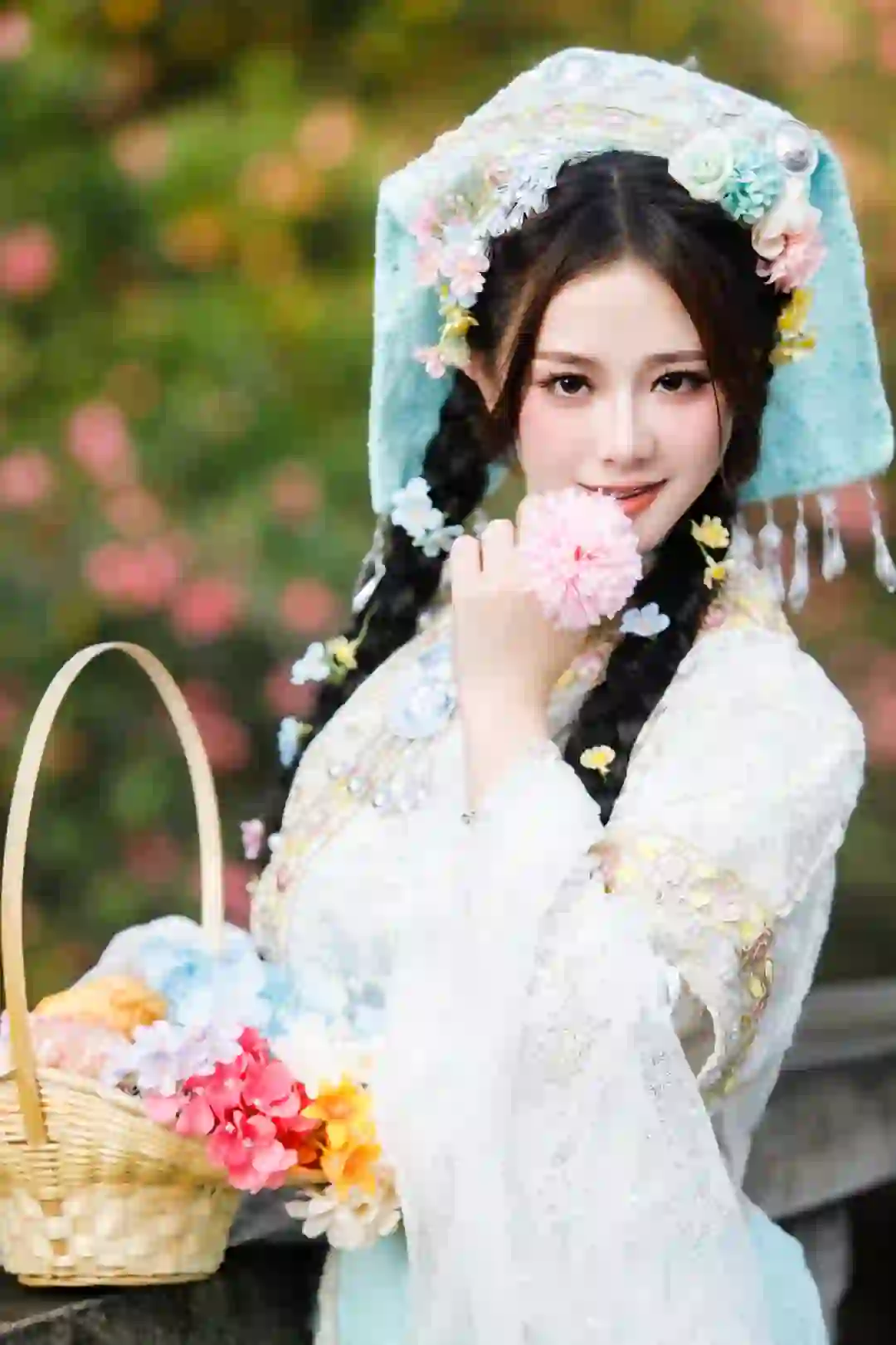终于在裕后街拍上最近很火的壮族甜妹啦