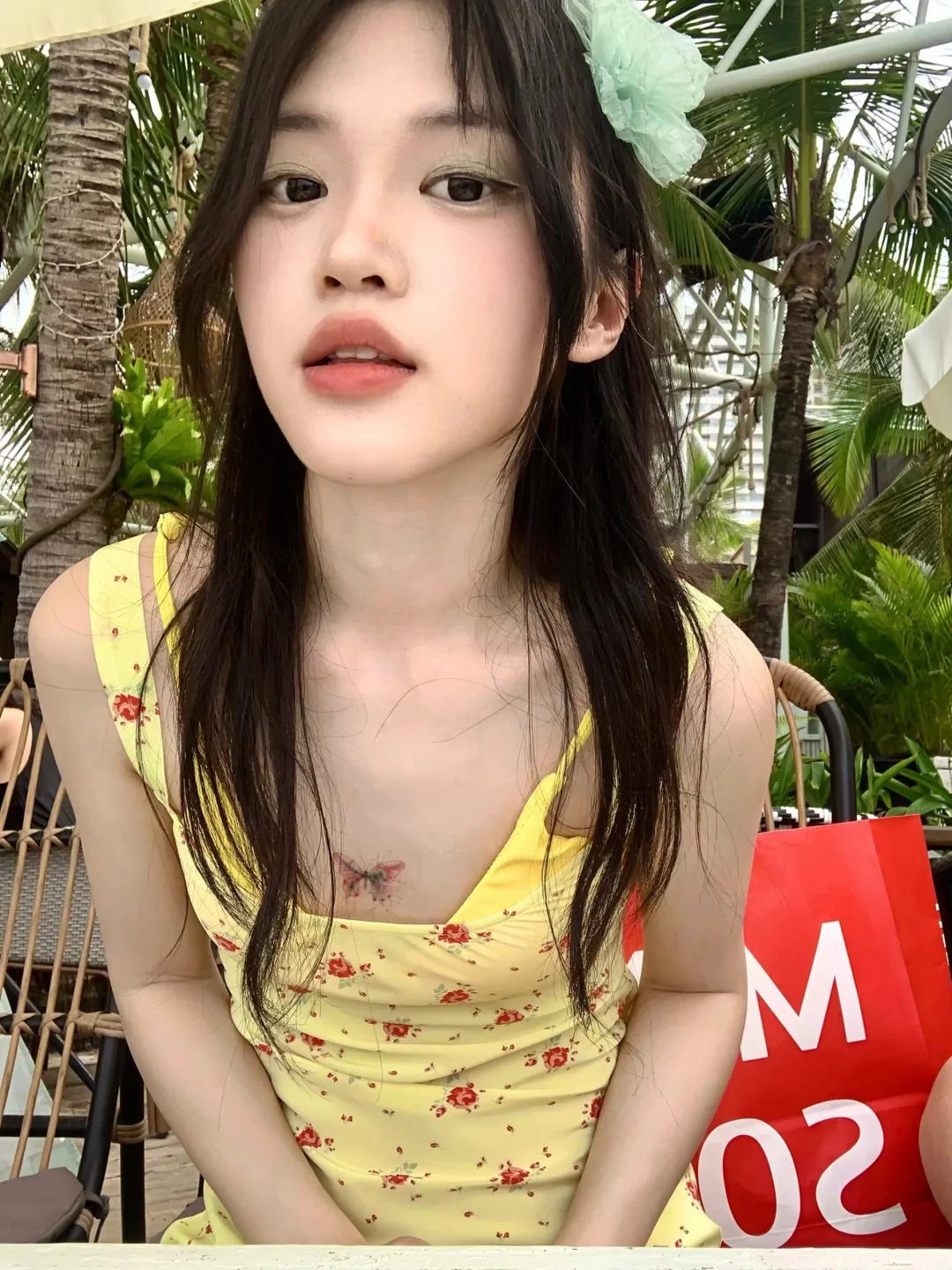 淡黄的长裙 热辣的天气🏝️