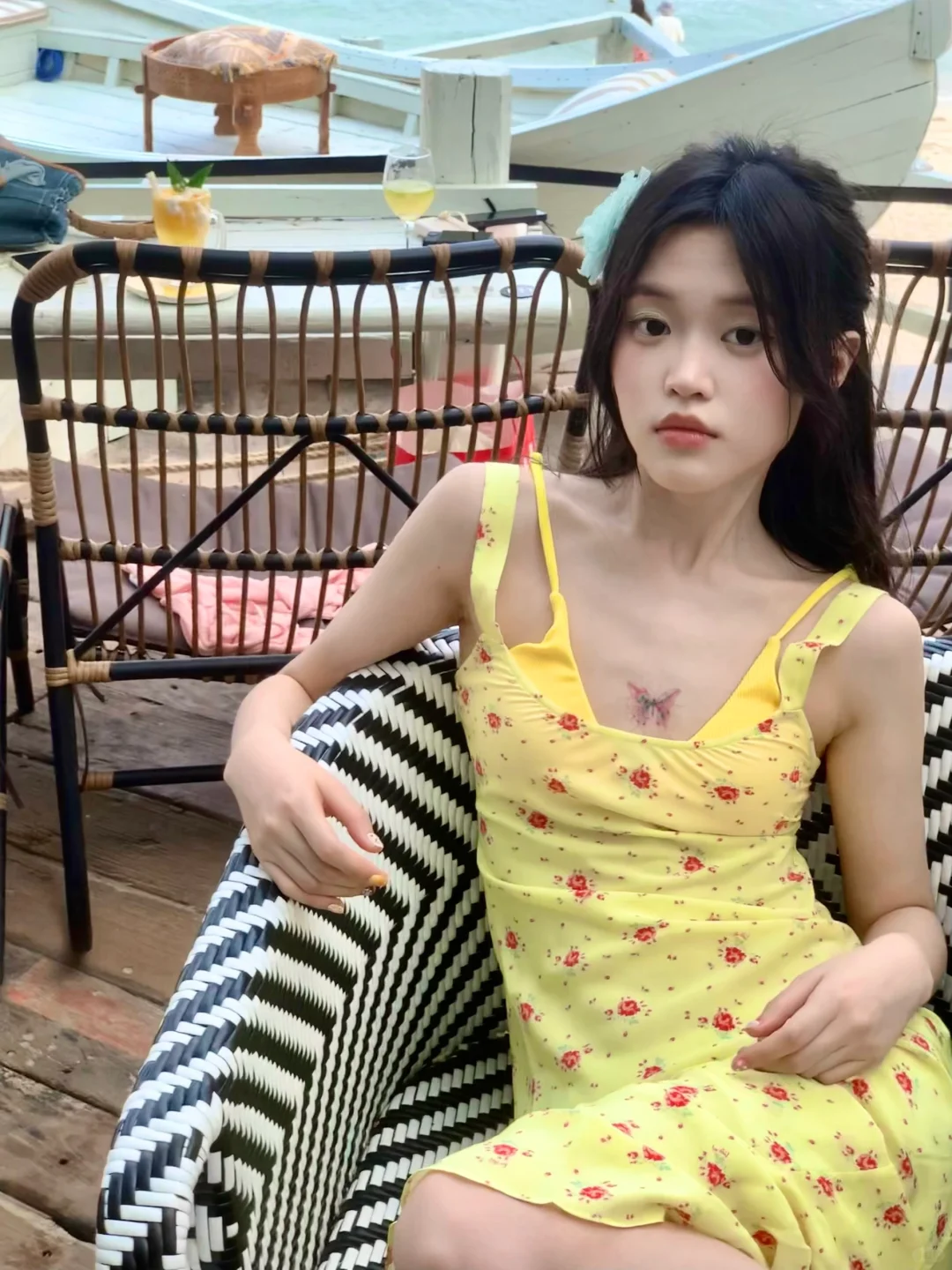 淡黄的长裙 热辣的天气🏝️
