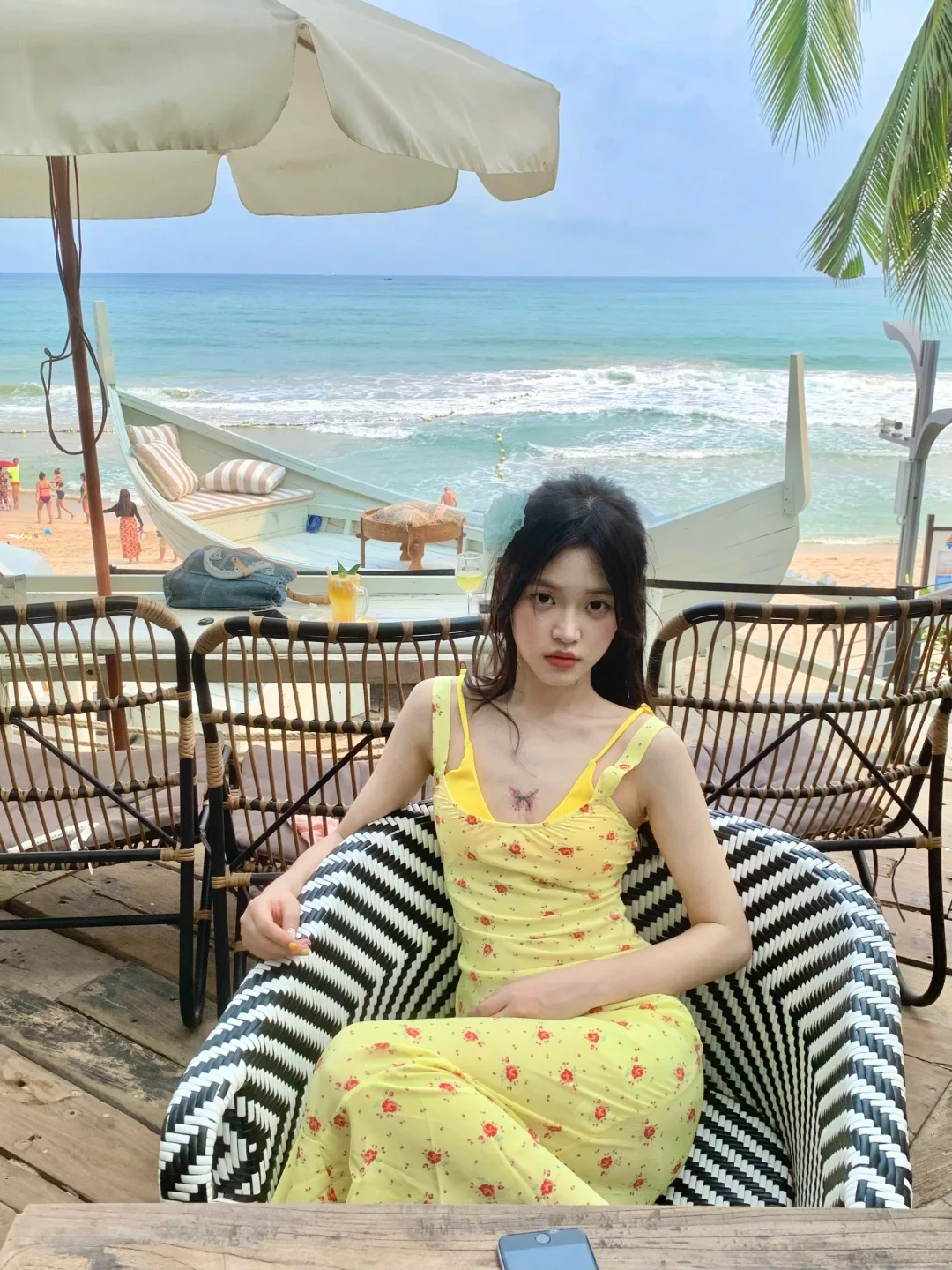 淡黄的长裙 热辣的天气🏝️