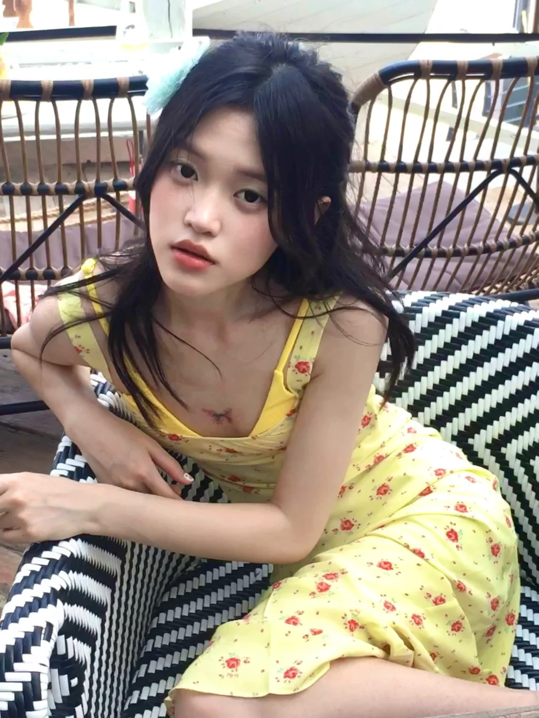 淡黄的长裙 热辣的天气🏝️