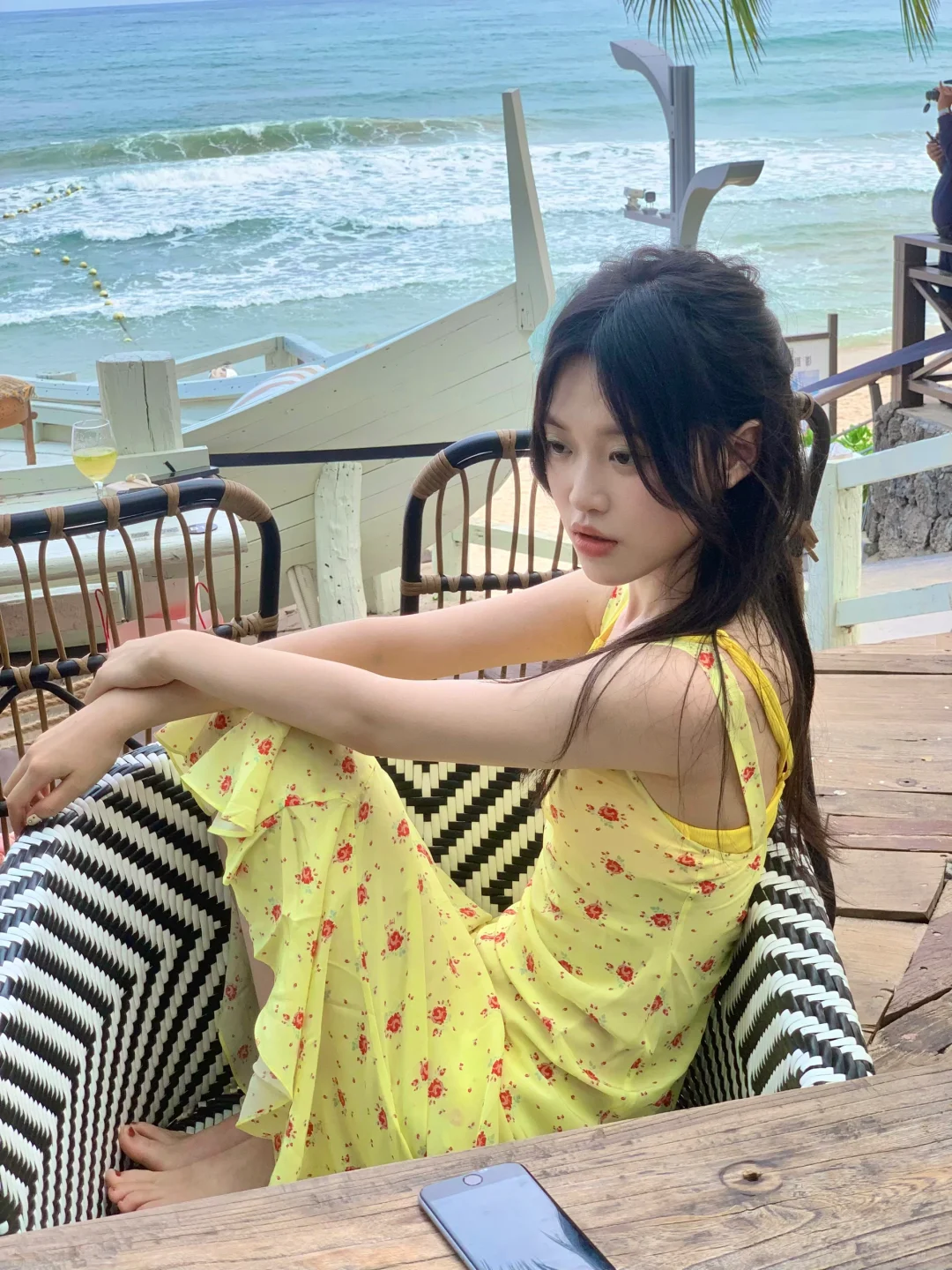 淡黄的长裙 热辣的天气🏝️