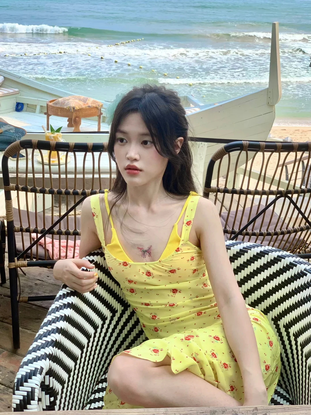 淡黄的长裙 热辣的天气🏝️