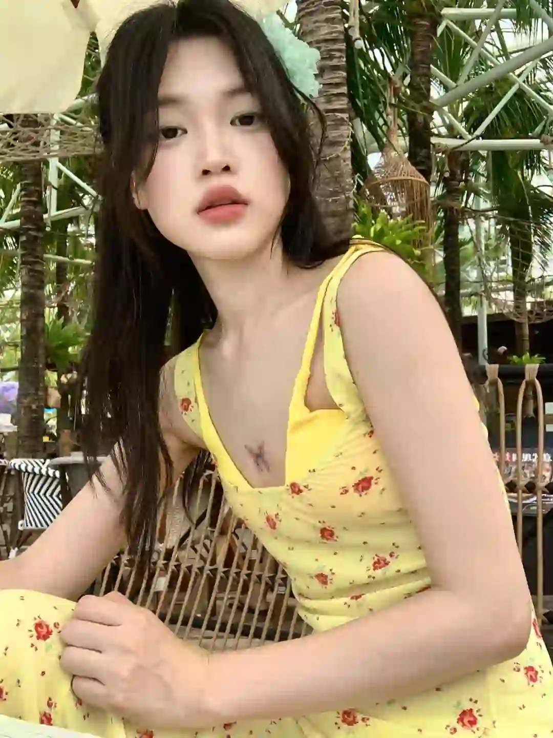 淡黄的长裙 热辣的天气🏝️