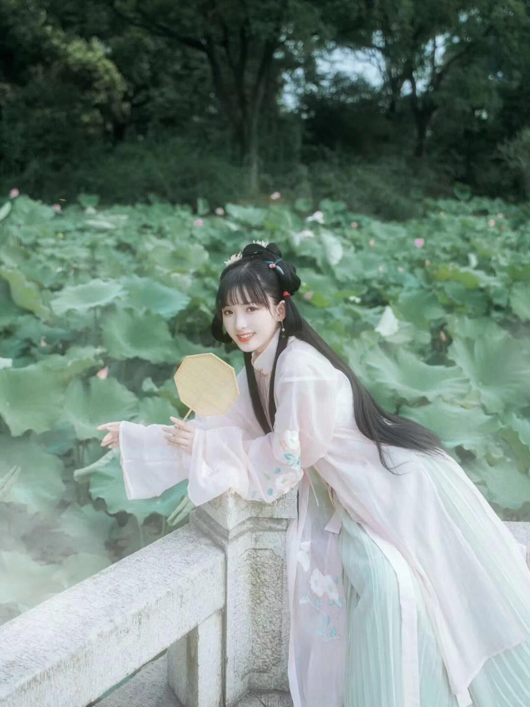 穿上汉服，仿佛回到古时代