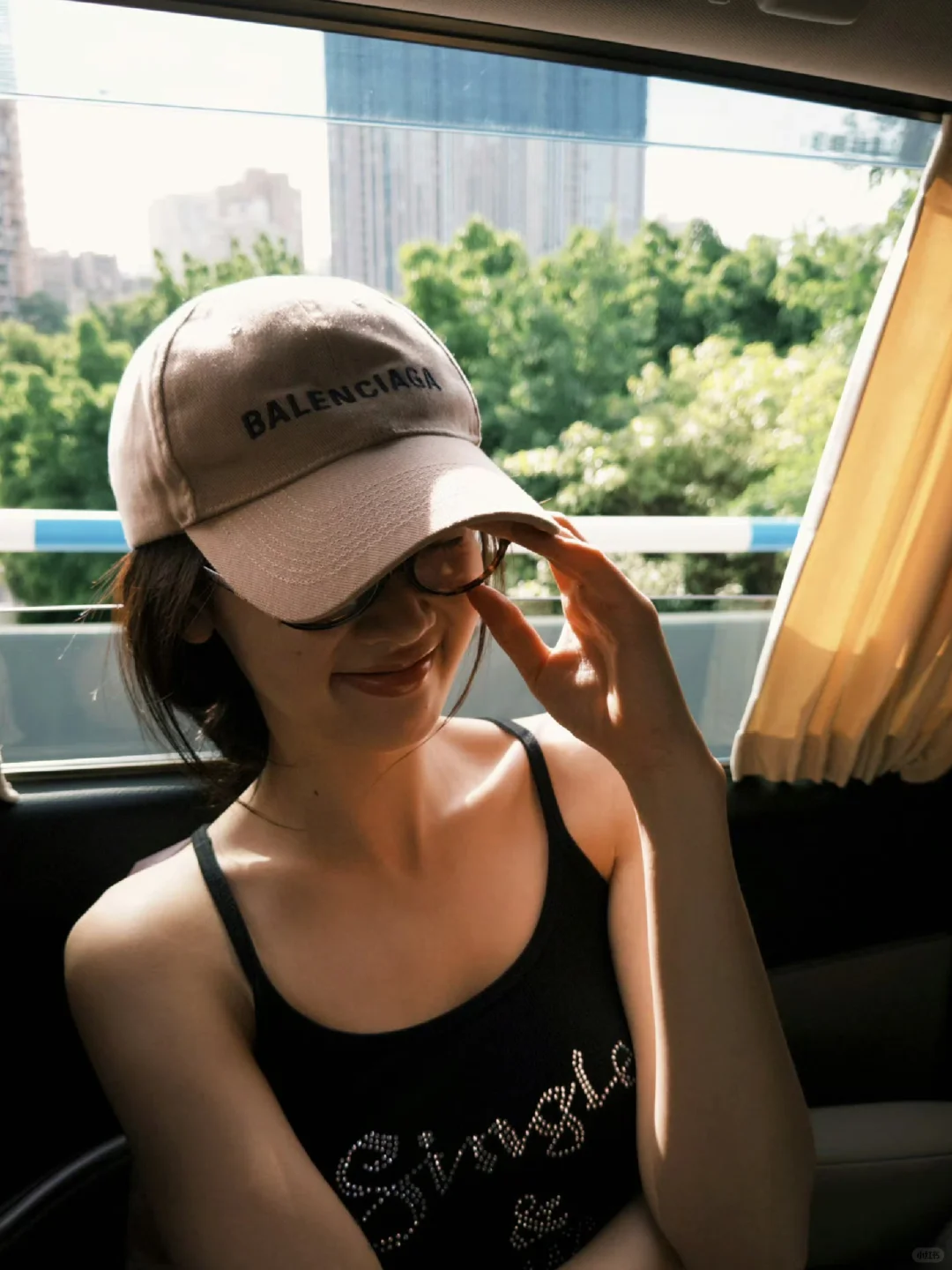 张淼怡甜妹氛围感出游穿搭🈶光都偏爱她