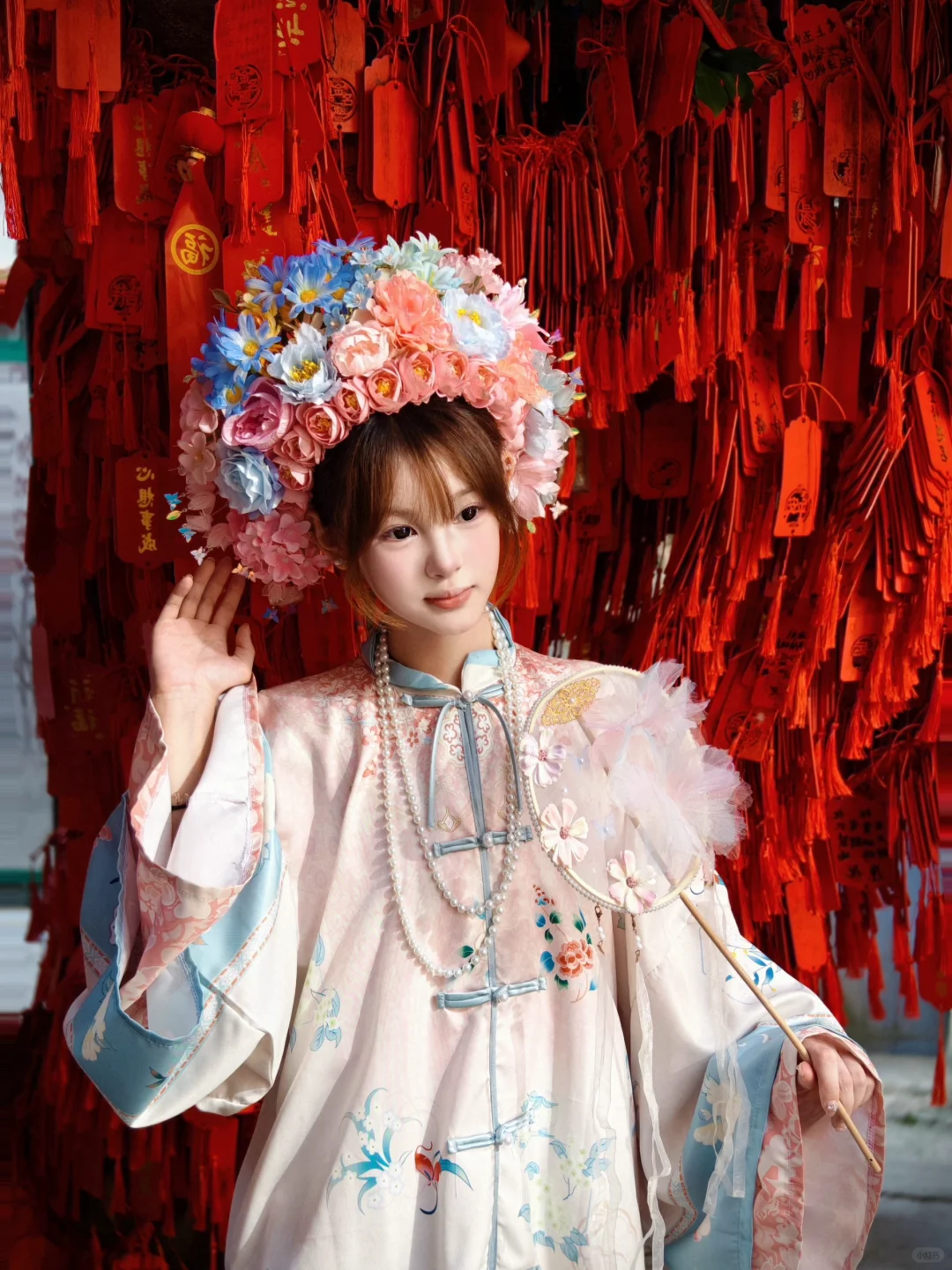 “簪花人有意，共祝年年醉”
