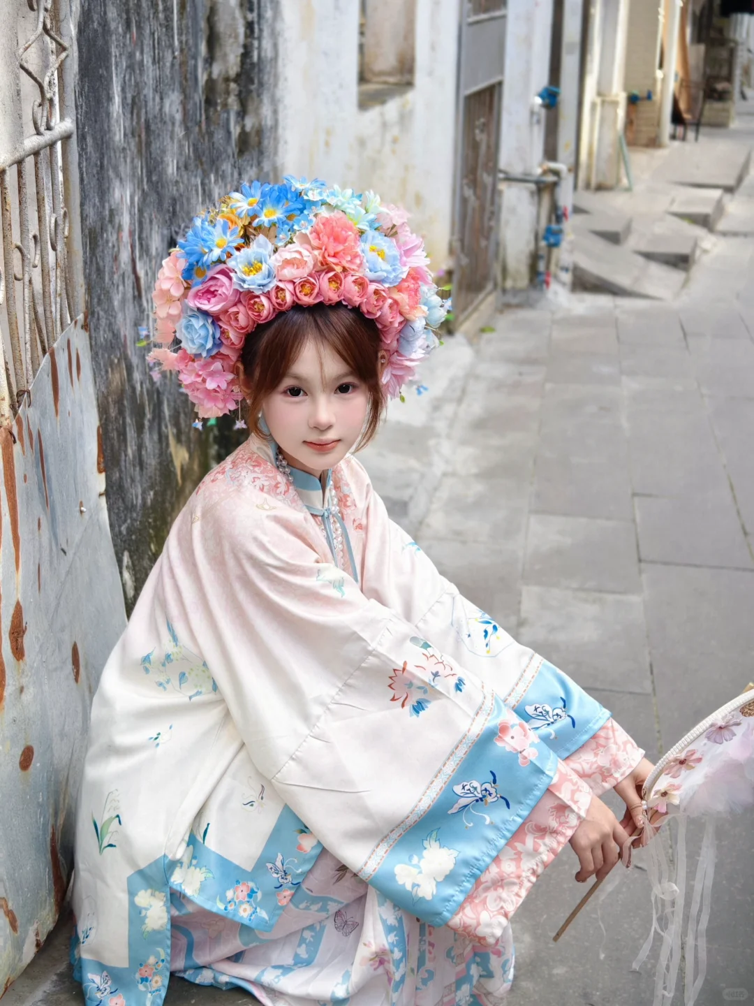 “簪花人有意，共祝年年醉”