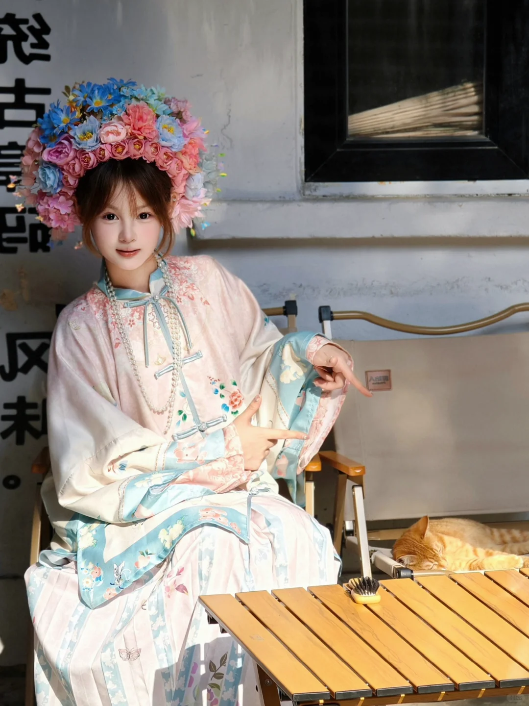 “簪花人有意，共祝年年醉”