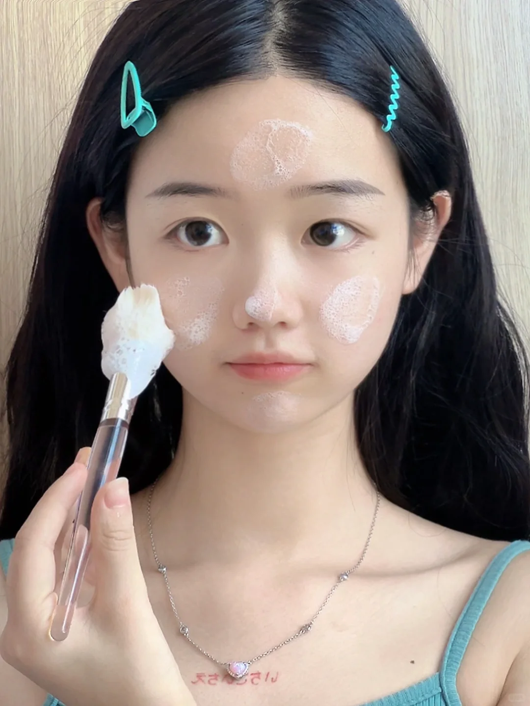 被人说化了妆像未成年！不化妆像小学生