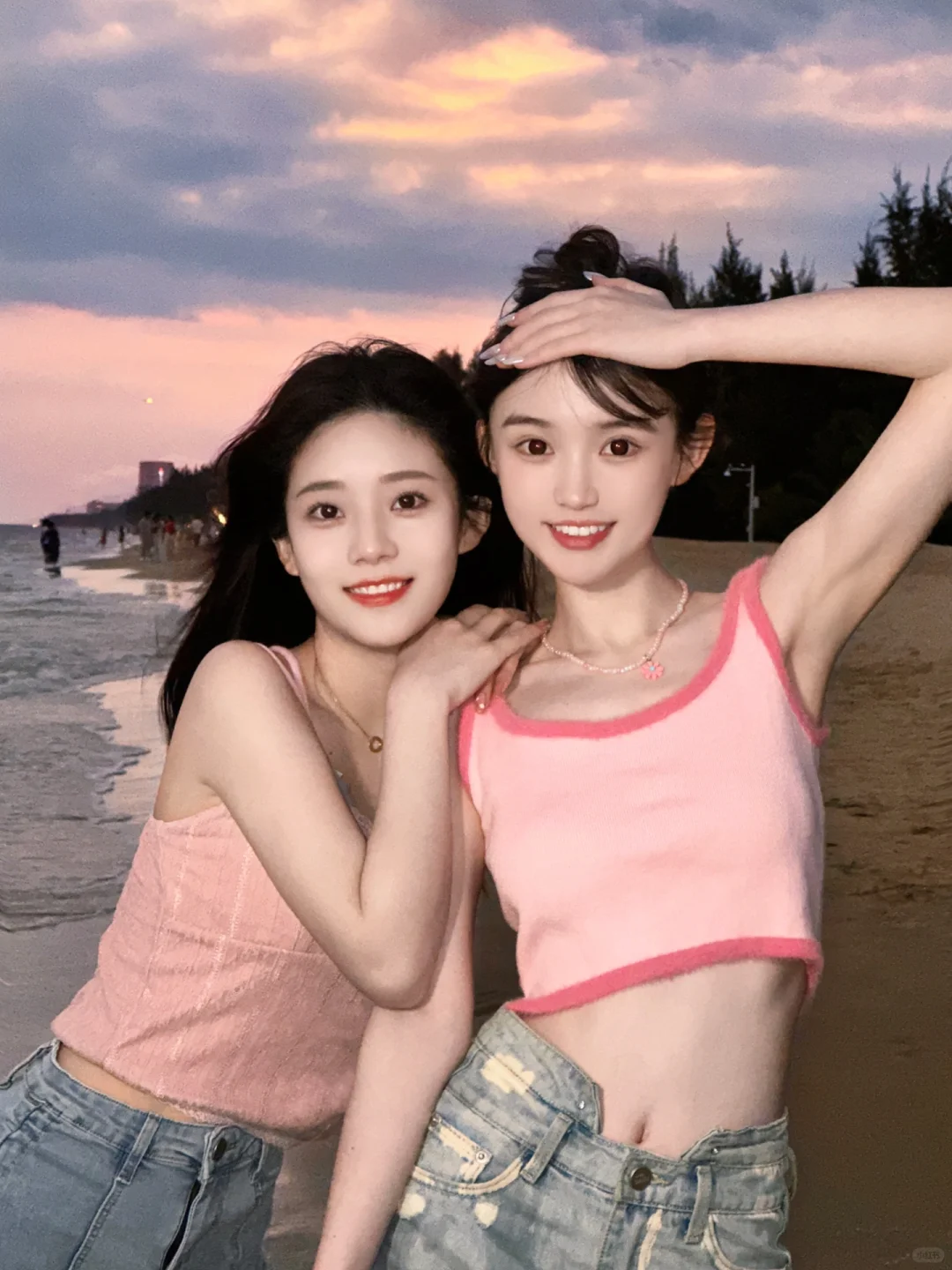 甜妹组合又出现啦｜快来码住闺蜜拍照姿势