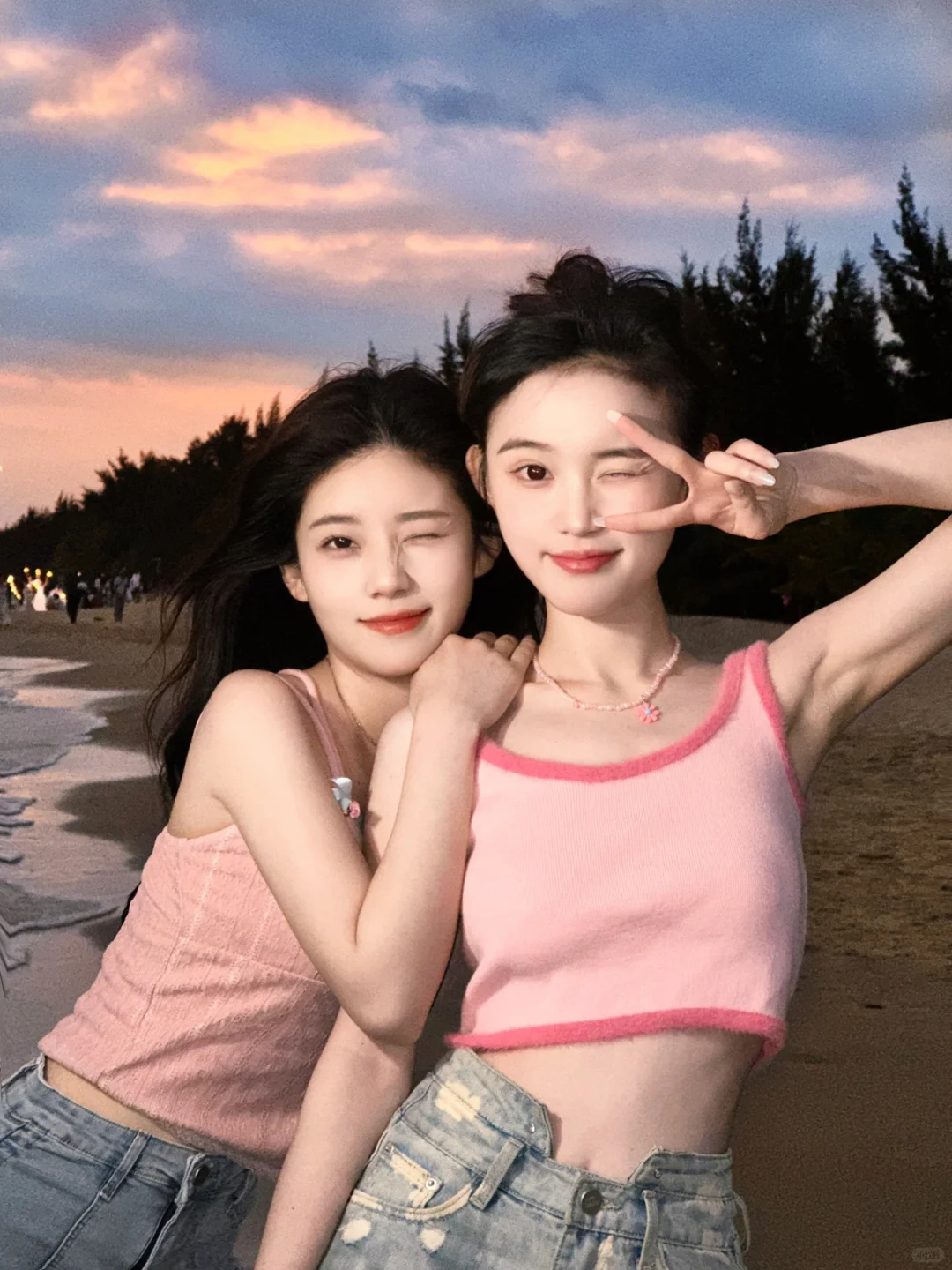 甜妹组合又出现啦｜快来码住闺蜜拍照姿势