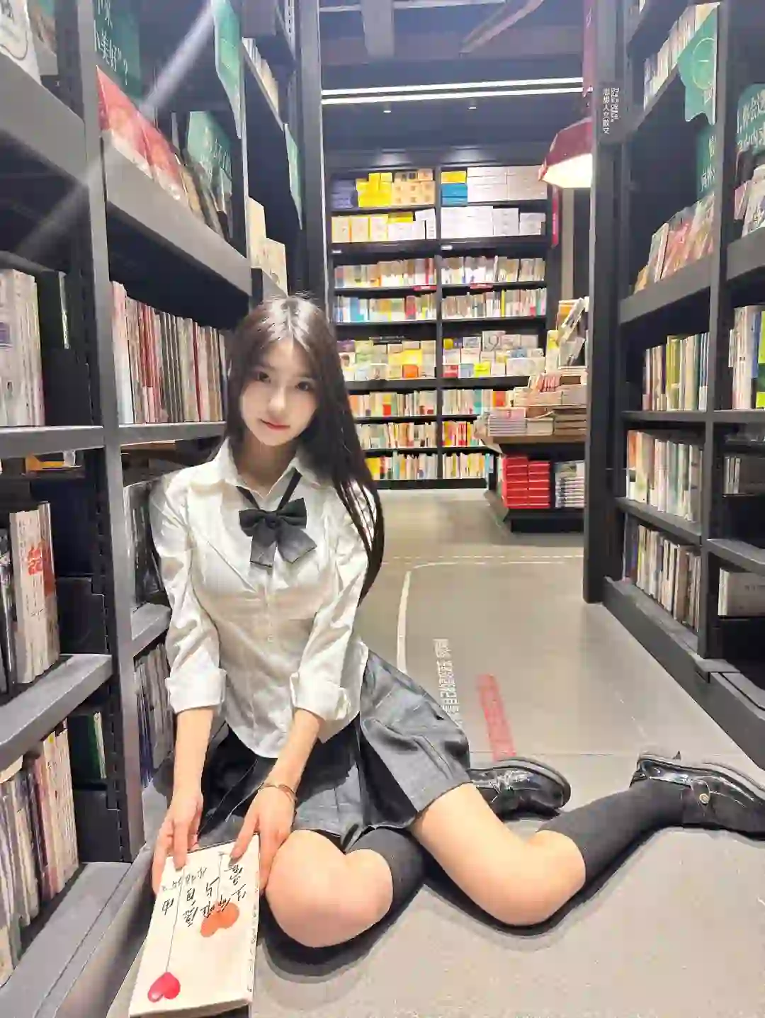 在书店偶遇的JK