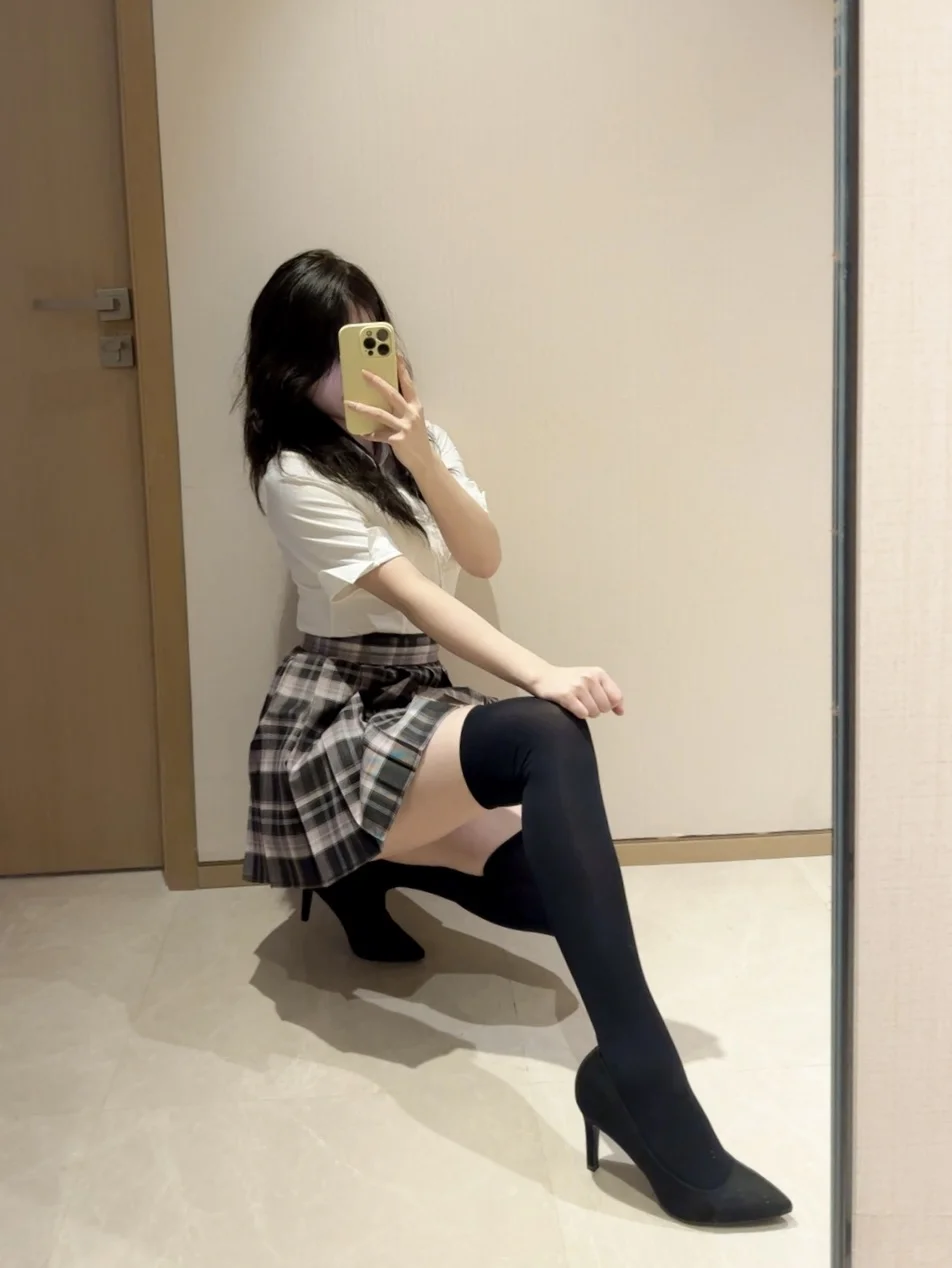 飞扬的JK裙摆藏着少女的秘密？