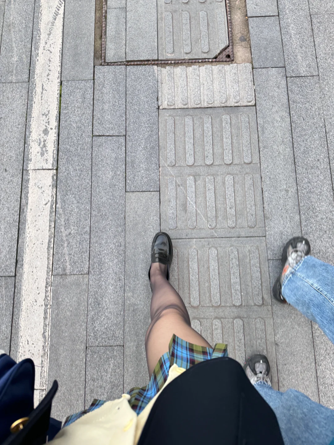 法学生一天穿什么 | 今天来滨江绿地看狗狗