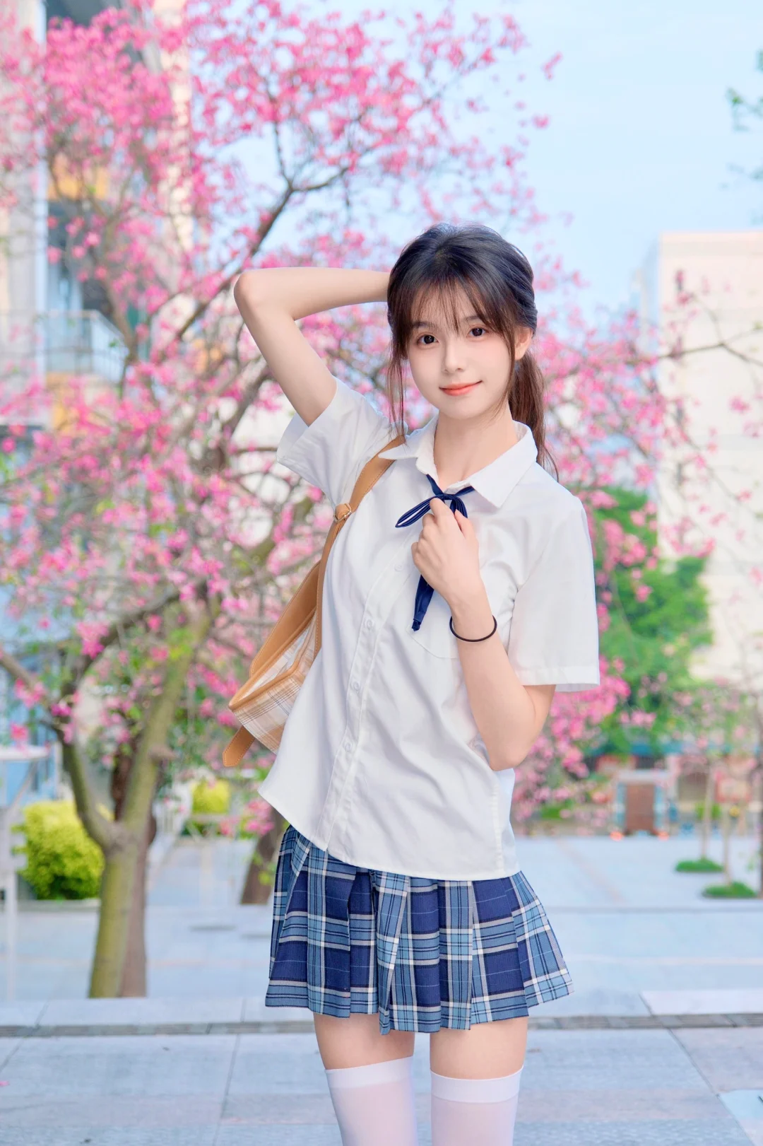 教学楼的花开了