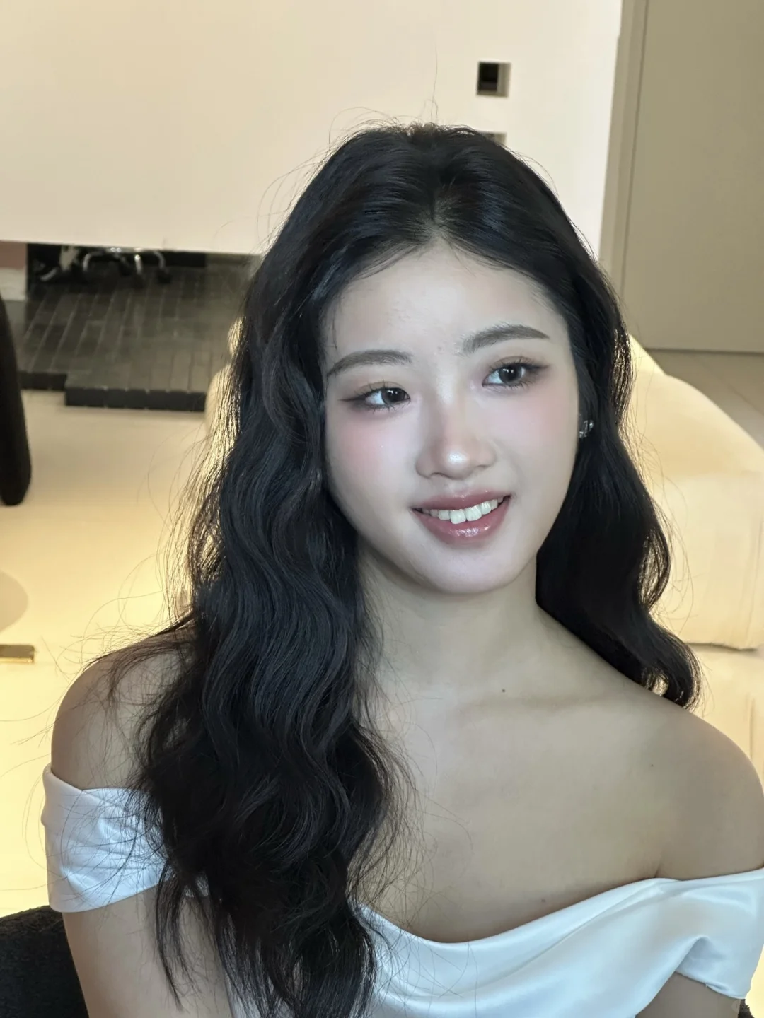 圆脸甜妹的婚礼妆造