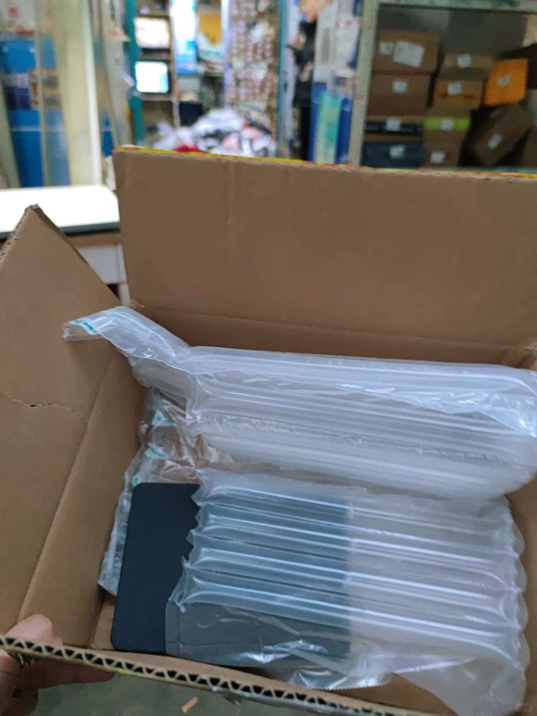 遇到卖家裸寄墨水屏，已老实