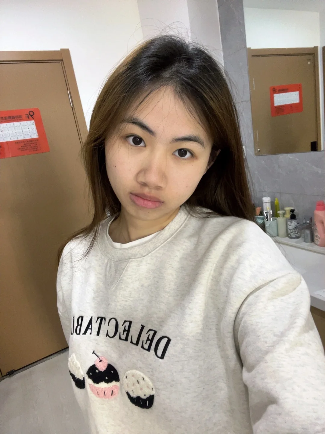看着像女大嘛！！！