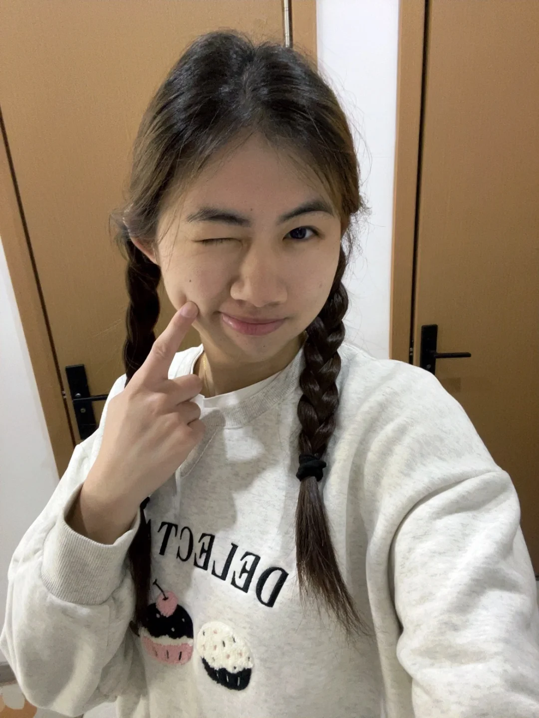 看着像女大嘛！！！