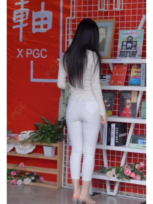 不穿内裤穿白色运动裤，会不会变透视装？