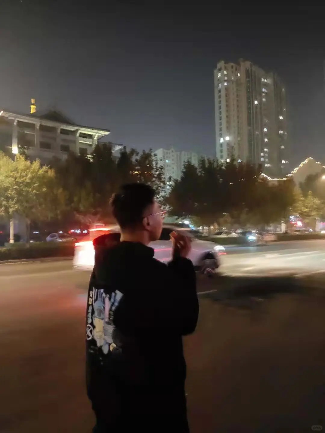 04年男大勇闯房地产