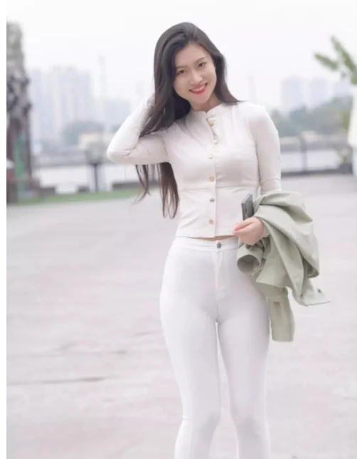 不穿内裤穿白色运动裤，会不会变透视装？