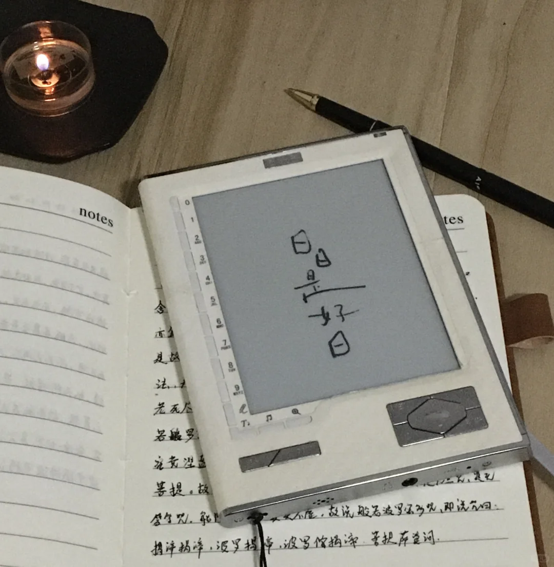 夜晚的快乐🌃📚来自50块小玩具