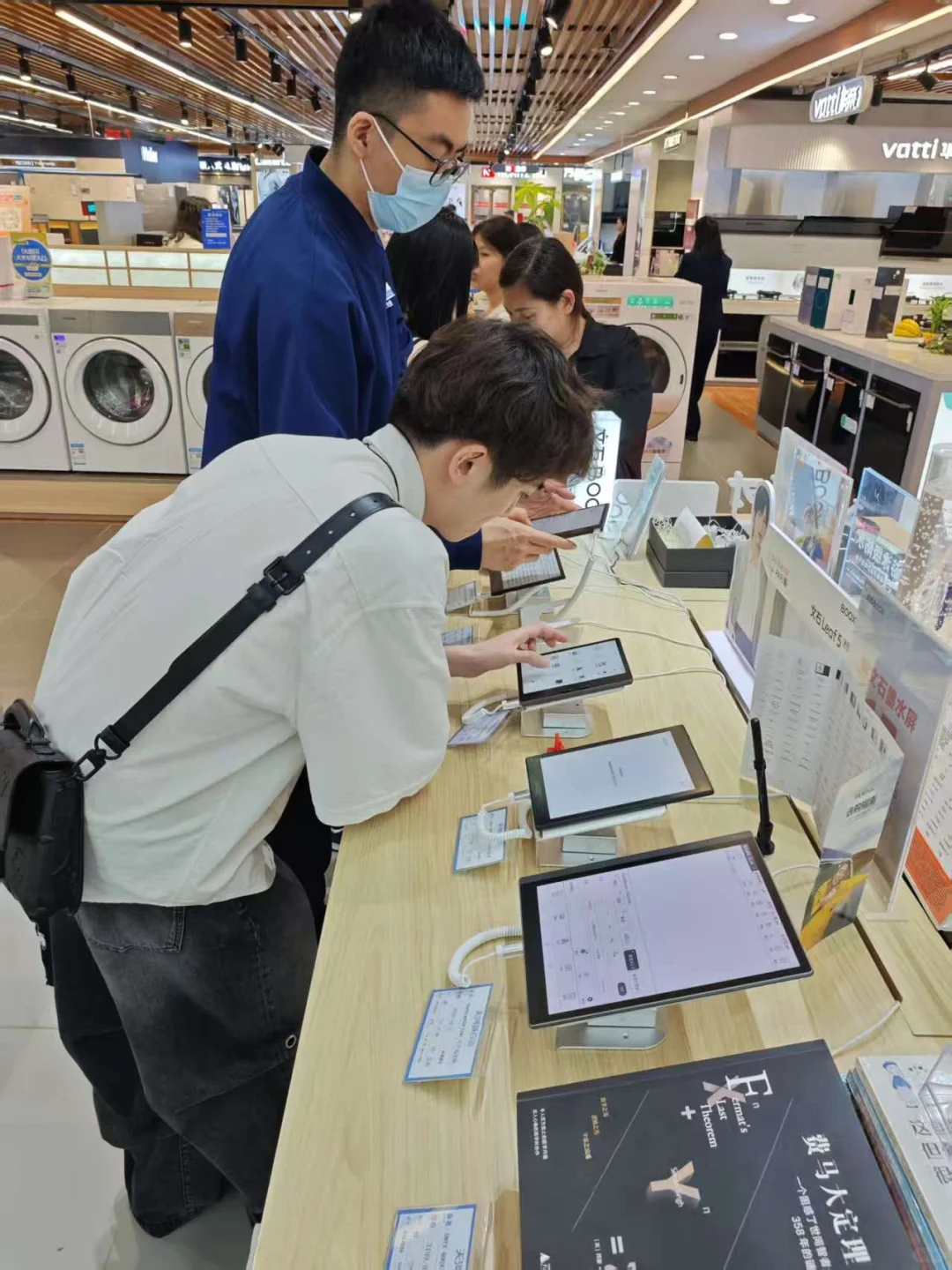 新品Leaf5上架近百家线下体验店！快来体验