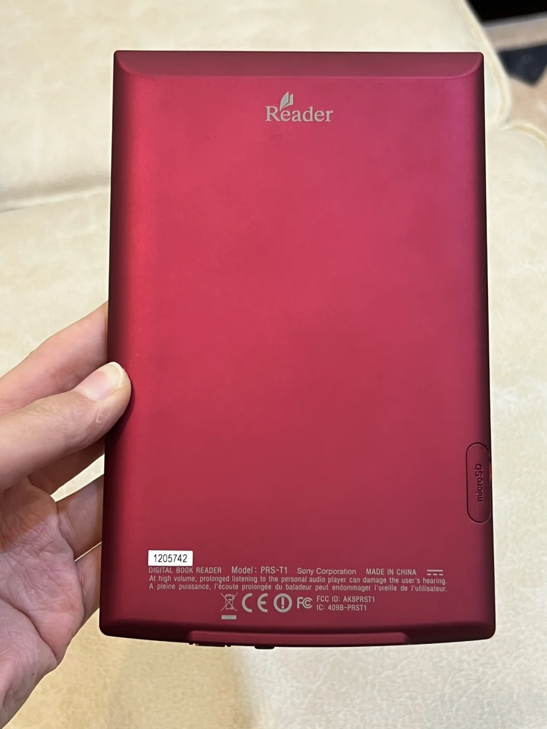 新到手的玩具｜十几年前的索尼电纸书prs t1