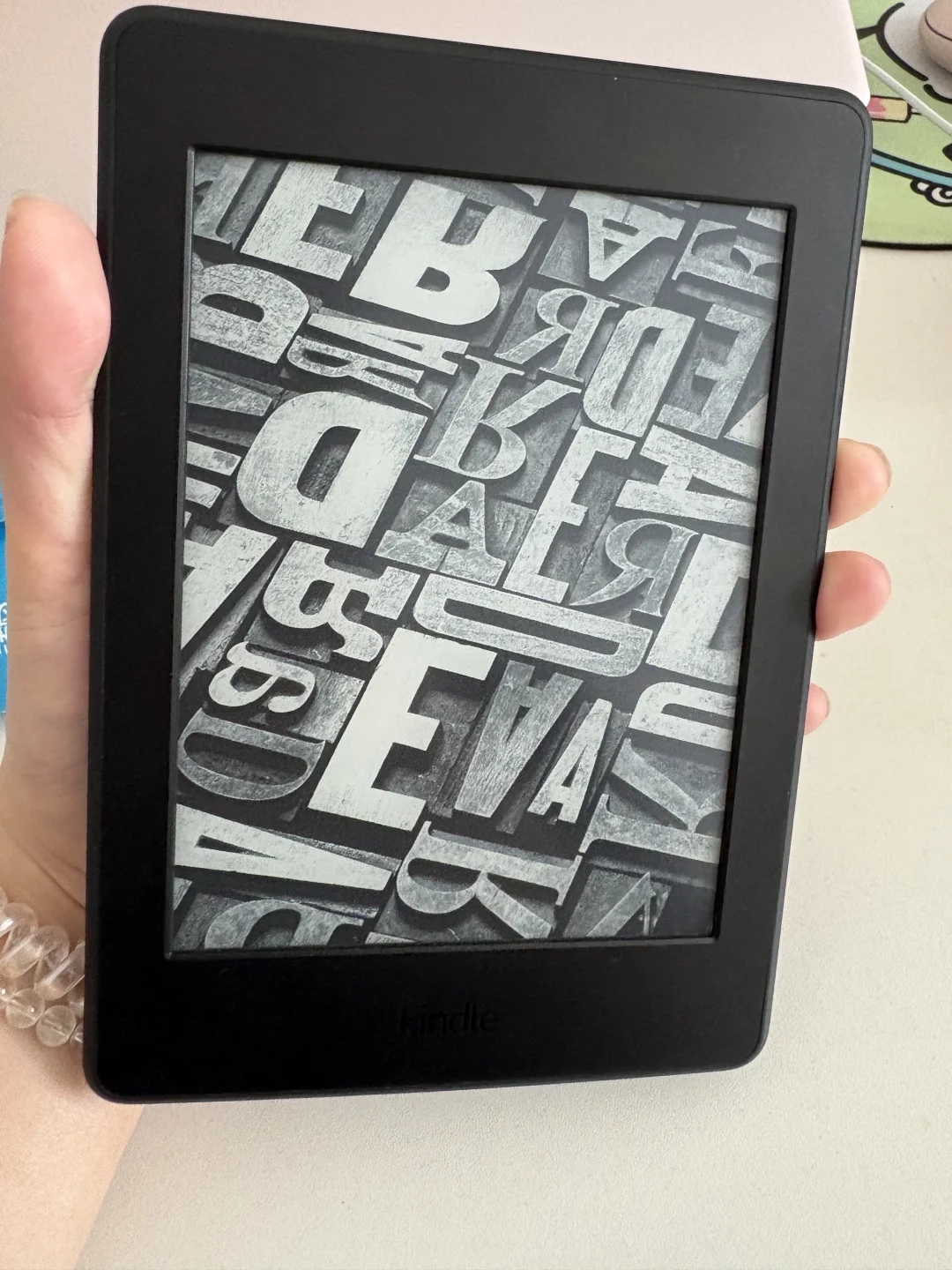 买到99新完美屏kindle
