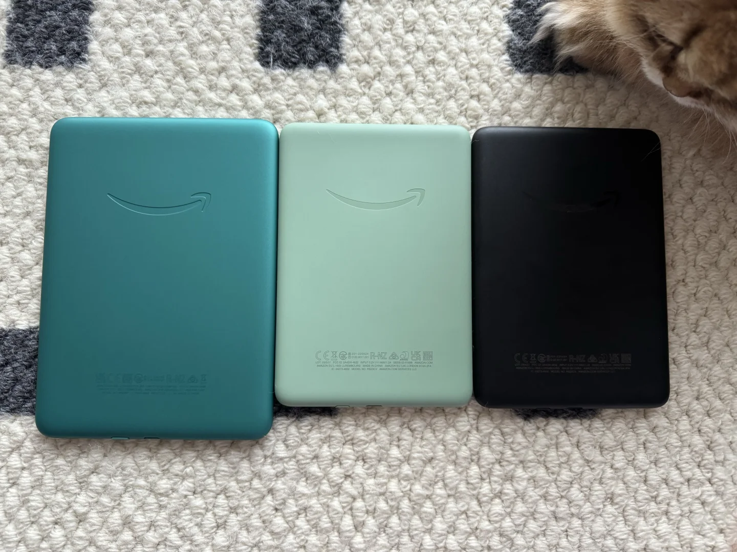 为啥kindle底色能差这么多啊