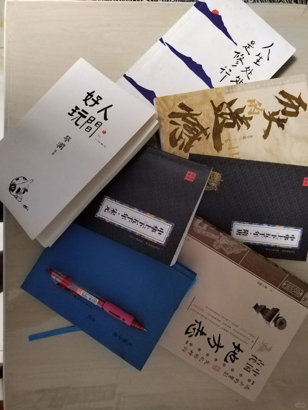 一盏昏灯一卷深，行间字底觅初心