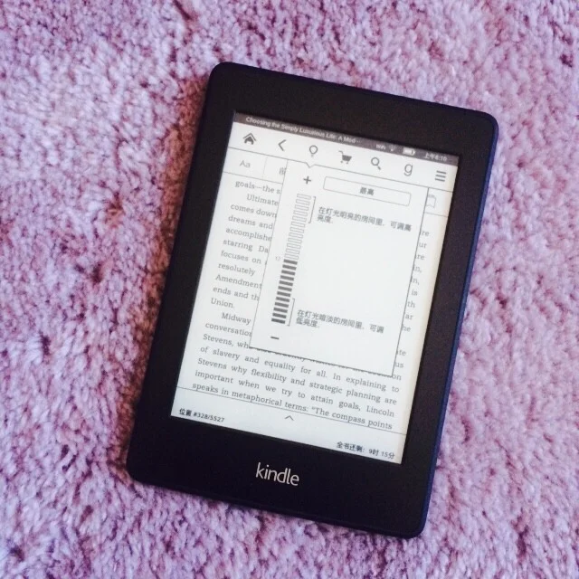 早就听说kindle很好用 身边很多朋友也都在用 但一直没想要买 直到有天去吃拉面 排队的时候朋友从大衣口袋里掏出一个k