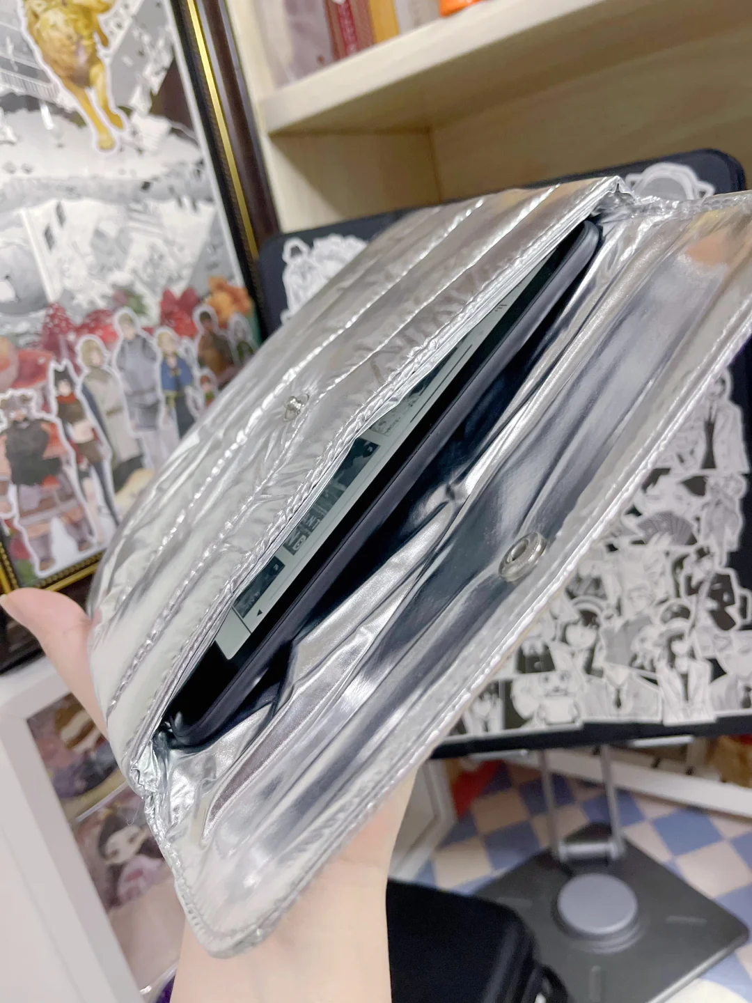 哈哈哈严丝合缝的kindle收纳包银色酷炫极了