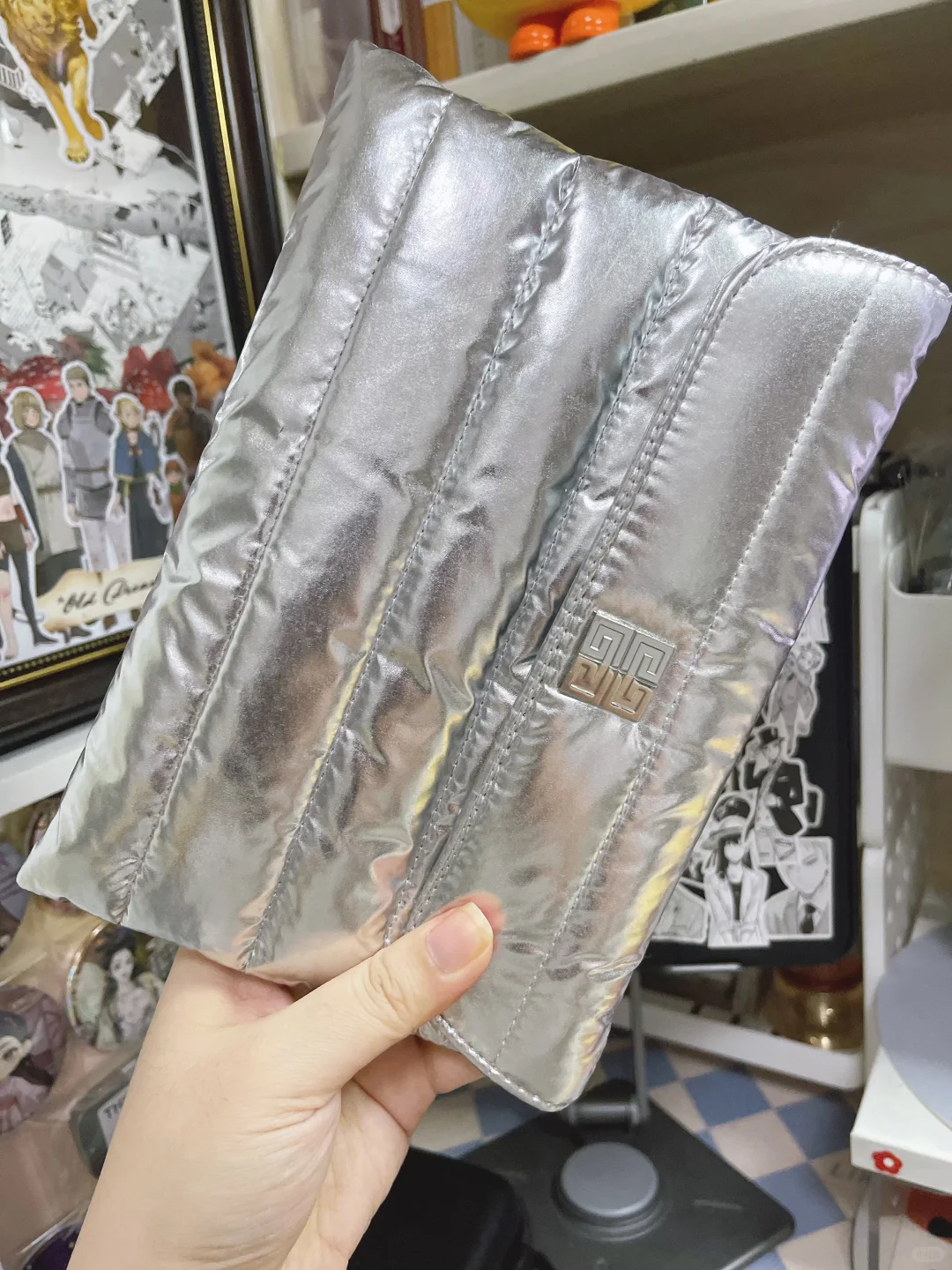 哈哈哈严丝合缝的kindle收纳包银色酷炫极了