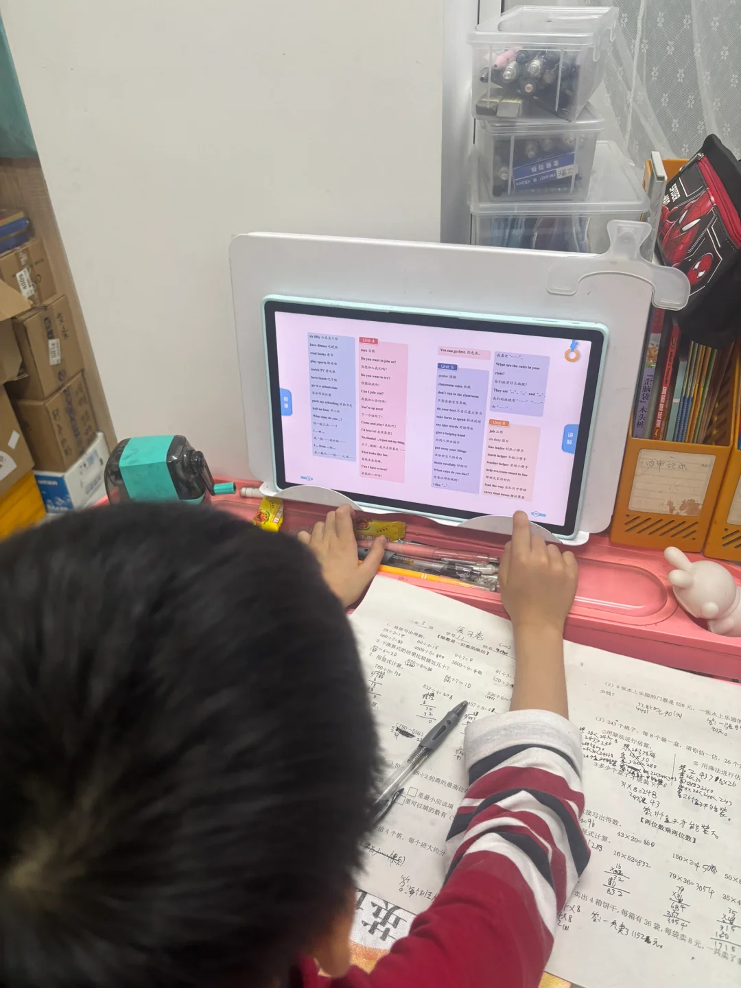 有电子书以后不用来回背书本啦