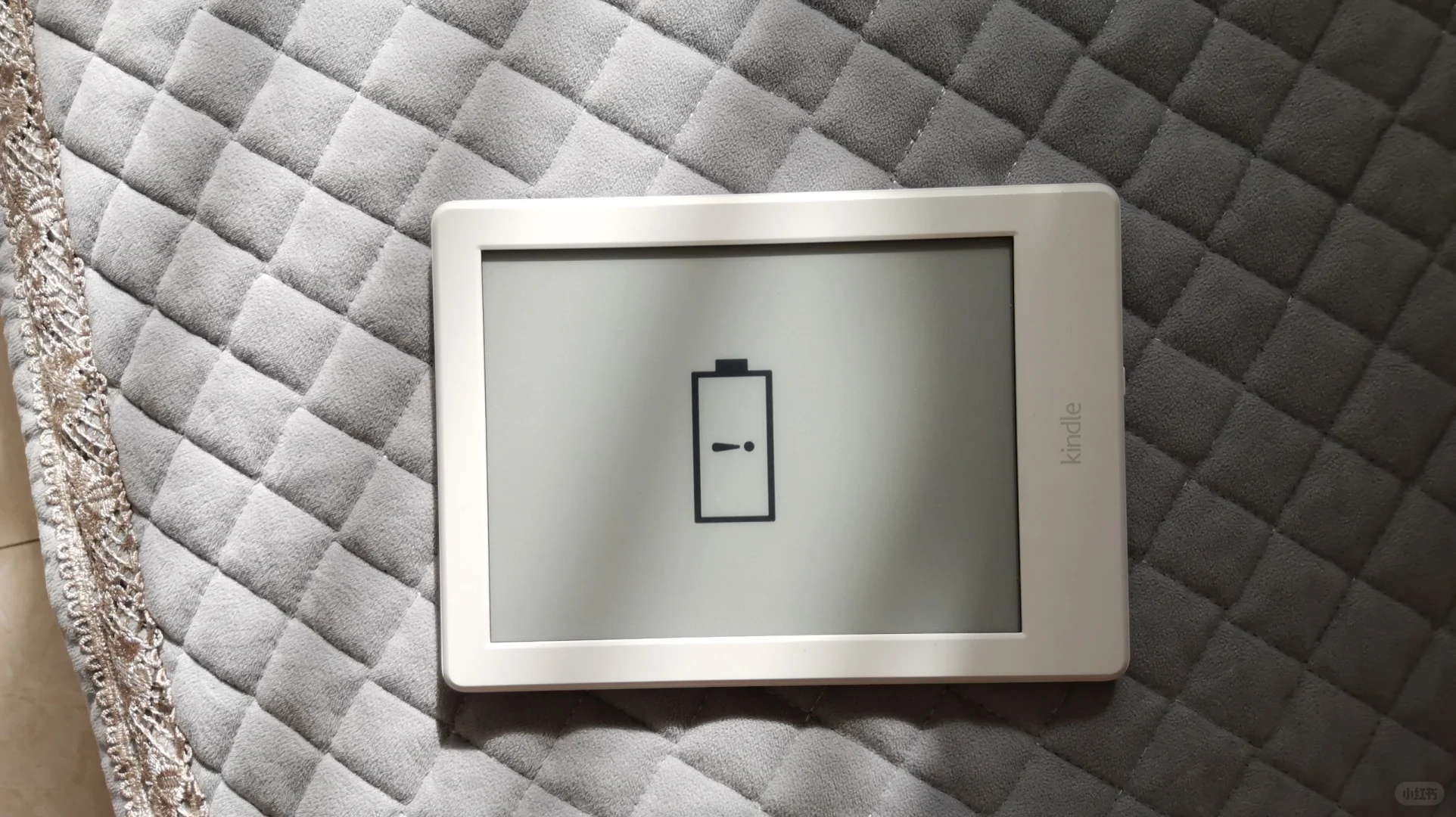 家里翻到一个kindle 问问这个是怎么了