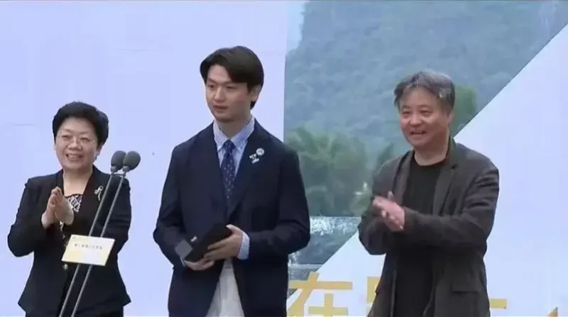 刘楚昕的获奖感言触动了多少还坚守的创作人