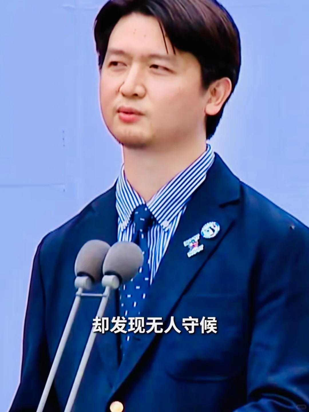 笑着笑着又哭了😭余华也被刀了一次