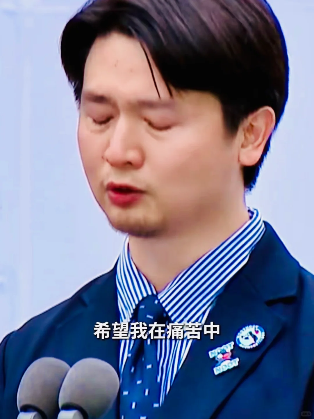 笑着笑着又哭了😭余华也被刀了一次