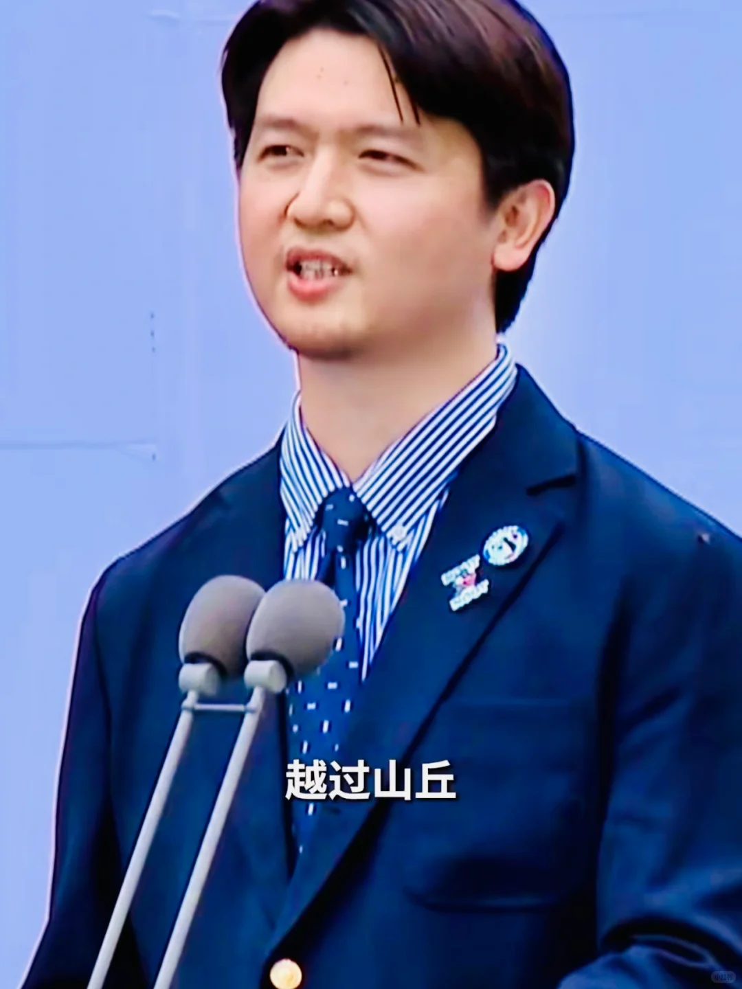 笑着笑着又哭了😭余华也被刀了一次