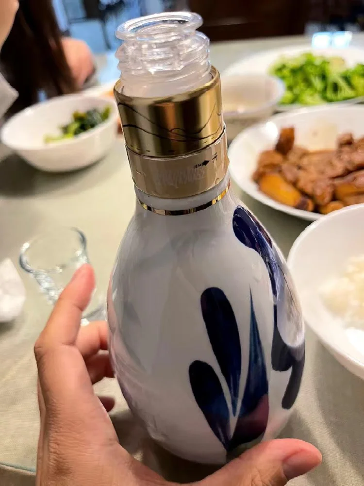 饭局上第一次喝青花30，说实话，被惊艳到了！
