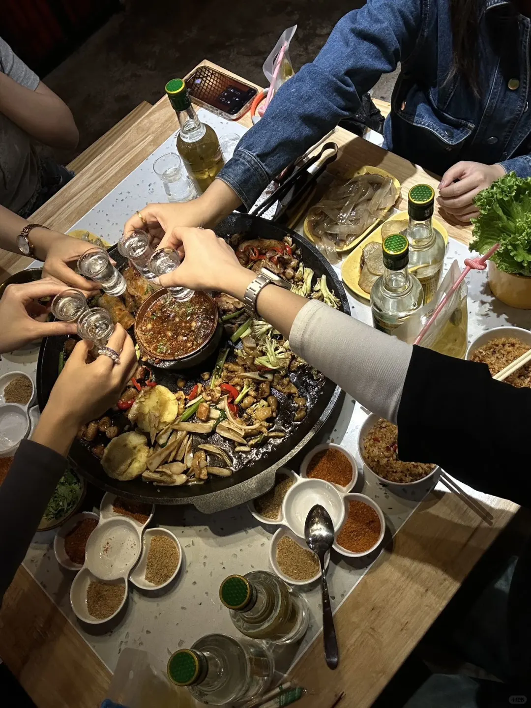 好朋友要一起吃好多好多饭！喝好多好多酒！