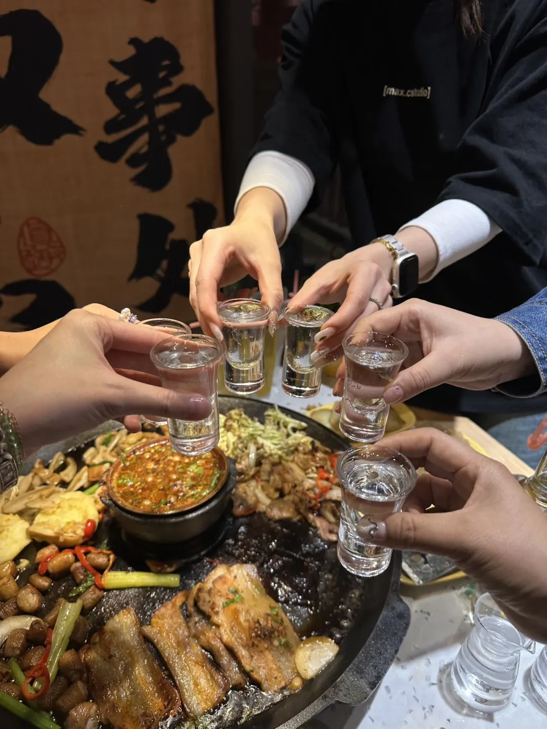 好朋友要一起吃好多好多饭！喝好多好多酒！