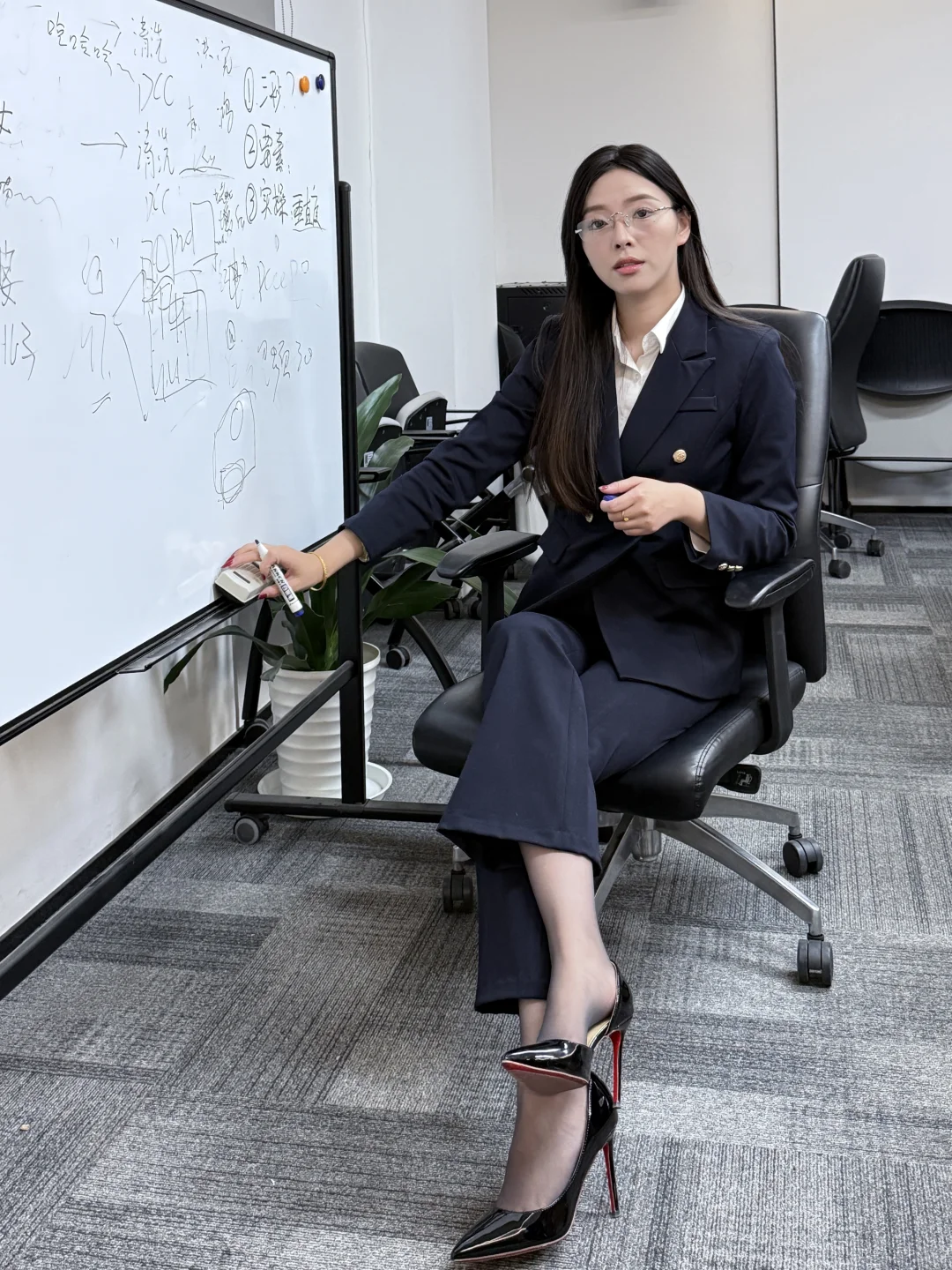 175汽车女销售