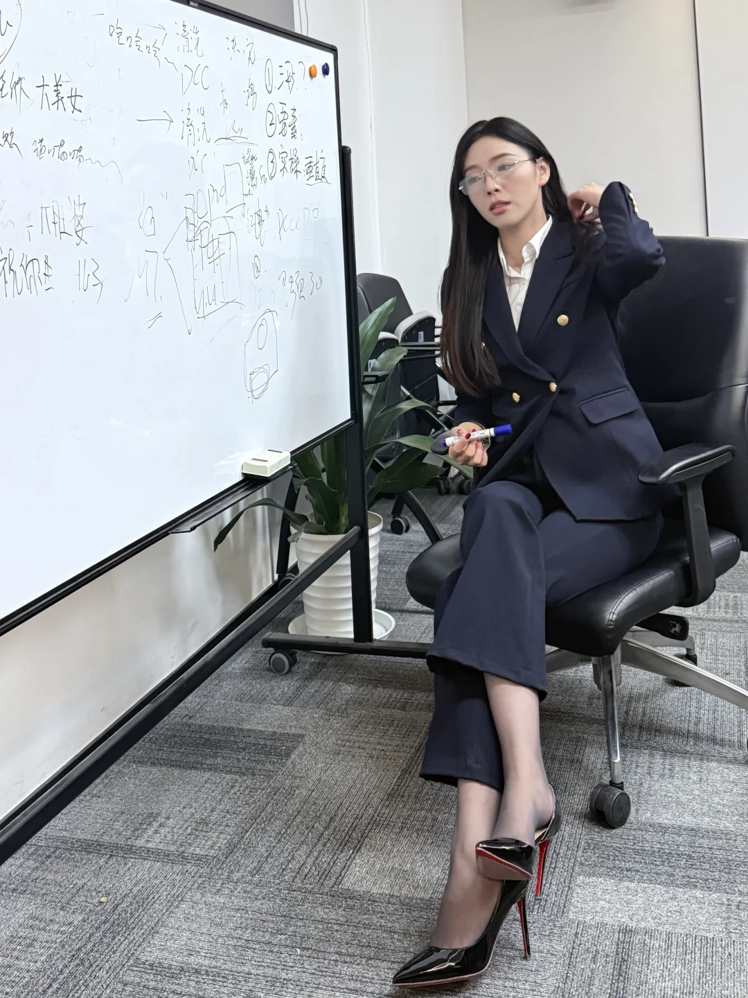 175汽车女销售